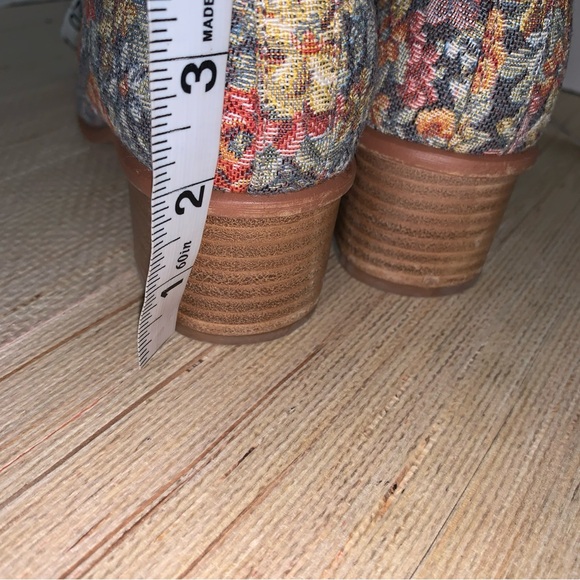 Anthropologie Sadie Lace-Up Boots Size 37, Vintage Victorian Floral US 7 Narrow - Picture 12 of 12